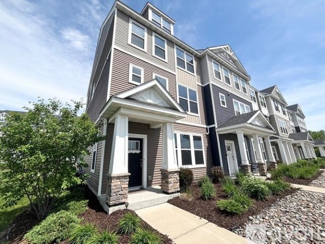 3 BR, 2.5 BA Apartment 5136 Hampton St NE, Unit TH, Prior Lake, MN 55372