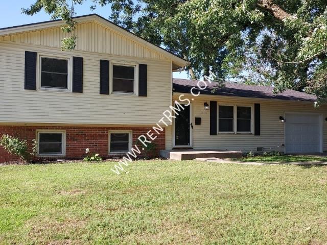 3 BR, 2.5 BA Apartment 5317 SW 24th St, Topeka, KS 66614