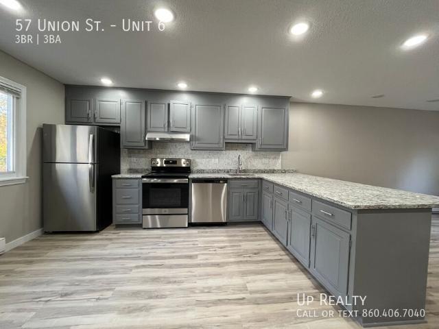 3 BR, 2.5 BA Apartment 57 Union St Bristol, CT 06010