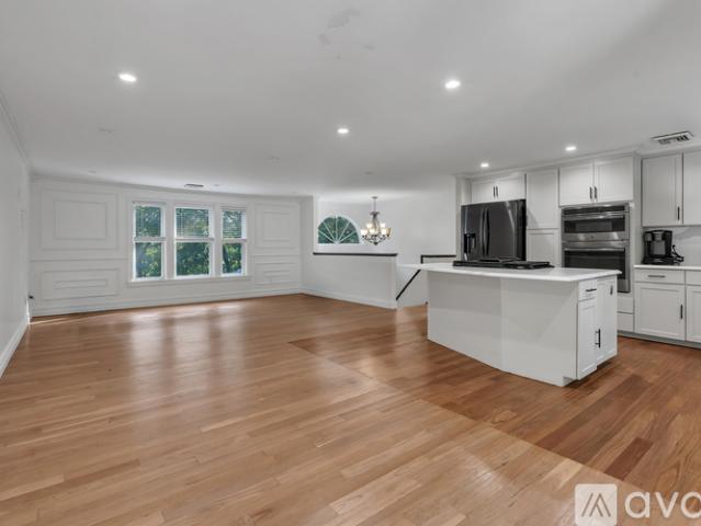 3 BR, 2.5 BA Apartment 587 Central Ave, Johnston, RI 02919