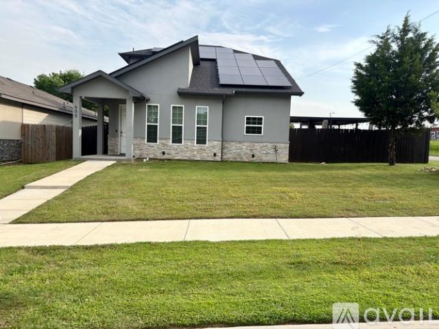 3 BR, 2.5 BA Apartment 600 Atlanta Street, Fort Worth, TX 76104