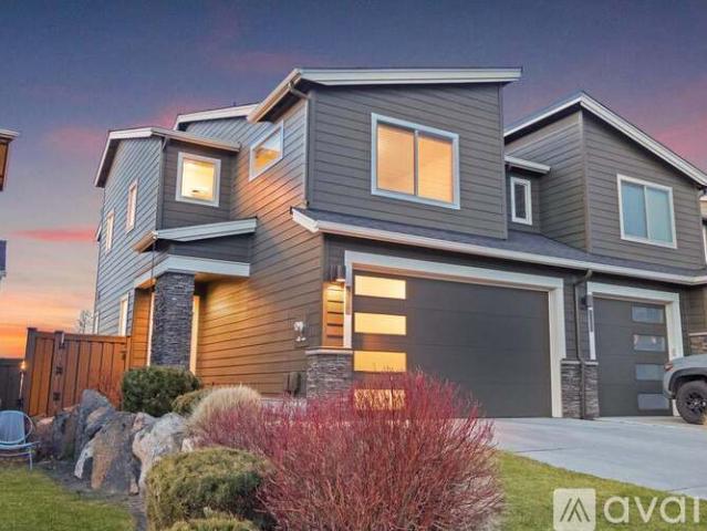3 BR, 2.5 BA Apartment 612 NE Vail Ln, Bend, OR 97701
