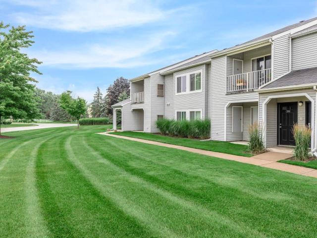 3 BR, 2.5 BA Apartment 643 Dorchester Drive #225 Unit 40 GG, Rochester, MI 48307