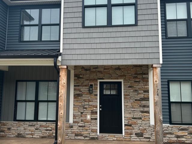 3 BR, 2.5 BA Apartment 66 Pelt Ln, Unit 66, Evington, VA 24550