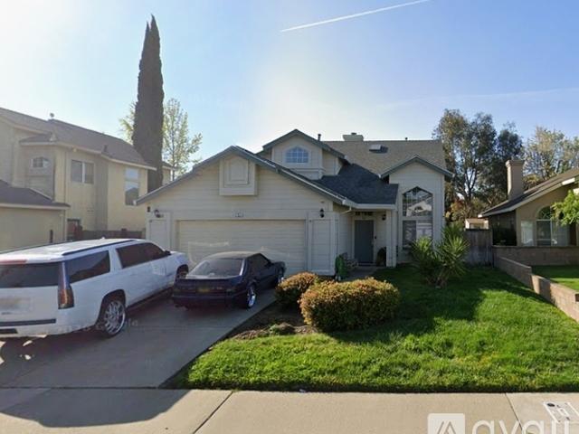 3 BR, 2.5 BA Apartment 6936 Hollybrook Dr, Sacramento, CA 95823