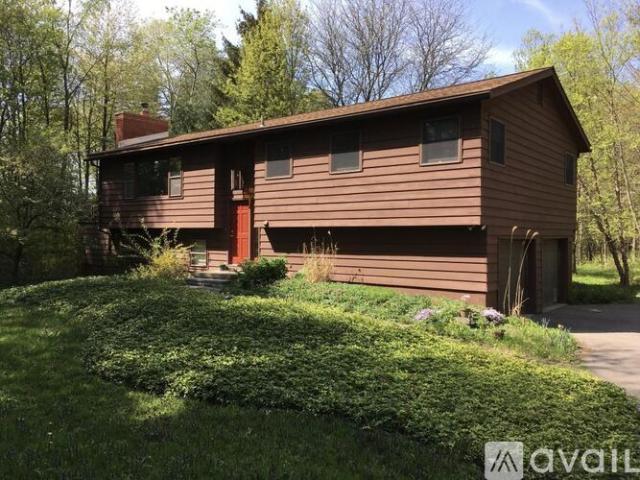 3 BR, 2.5 BA Apartment 6 Redwood Lane, Ithaca, NY 14850