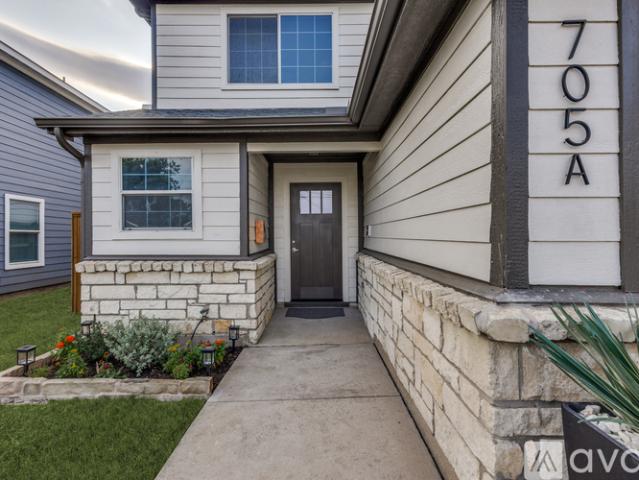 3 BR, 2.5 BA Apartment 705 North Tennessee Street, Unit Unit A, McKinney, TX 75069