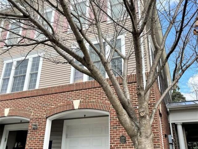 3 BR, 2.5 BA Apartment 7121 Mason Grove Ct, Alexandria, VA 22306