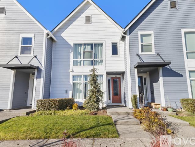 3 BR, 2.5 BA Apartment 7447 Southeast Chinquapin Drive, Unit 7447, Hillsboro, OR 97123