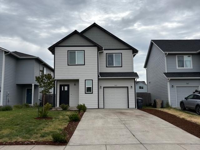 3 BR, 2.5 BA Apartment 763 South 15th Street, Philomath, OR 97370