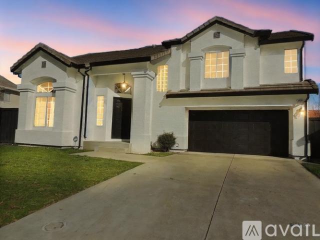 3 BR, 2.5 BA Apartment 8255 Point Arena Ct, Sacramento, CA 95828