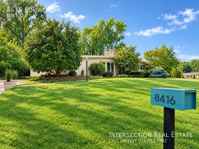 3 BR, 2.5 BA Apartment 8416 Louwen Dr Ladue, MO 63124