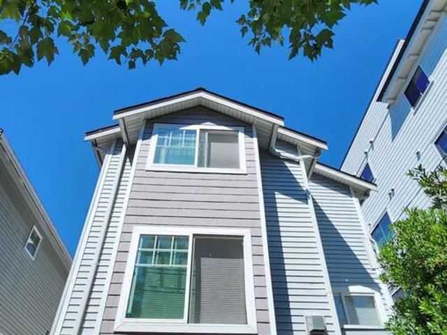 3 BR, 2.5 BA Apartment 8537 Midvale Avenue North, Unit n/a, Seattle, WA 98103