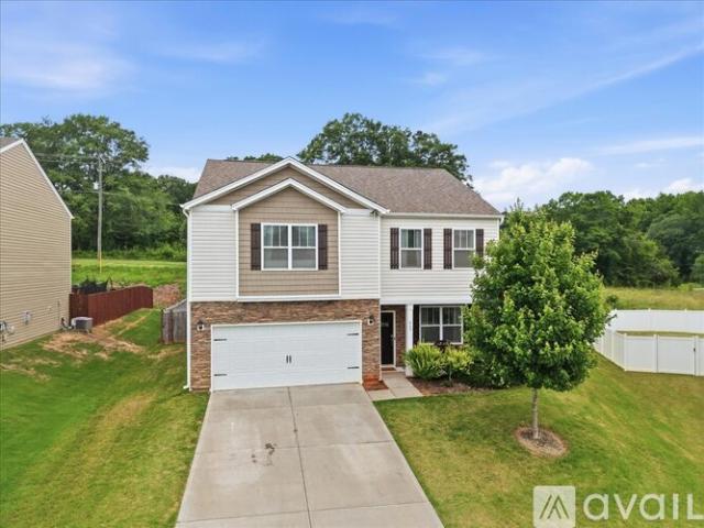 3 BR, 2.5 BA Apartment 869 Colmore Trail, Lyman, SC 29365