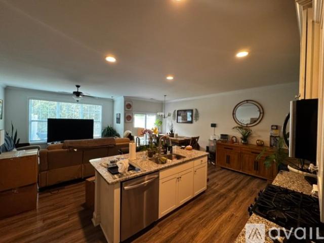 3 BR, 2.5 BA Apartment 8611 Harris Lake Lane, Unit Davislake, Charlotte, NC 28269