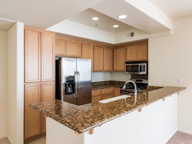 3 BR, 2.5 BA Apartment 8700 8714 Glenoaks Boulevard Unit 8700 306, Sun Valley, CA 91352
