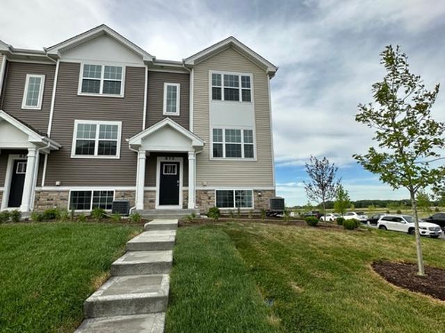 3 BR, 2.5 BA Apartment 870 Briar Glen Court, Hampshire, IL 60140