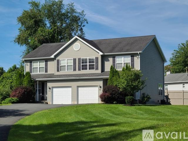 3 BR, 2.5 BA Apartment 90 Guideboard Rd, Unit 92, Waterford, NY 12188