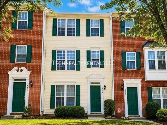 3 BR, 2.5 BA Apartment 913 Tiger Ln, Charlotte, NC 28262