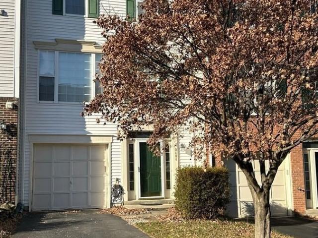3 BR, 2.5 BA Apartment 9404 Black Hawk Ct, Manassas Park, VA 20111