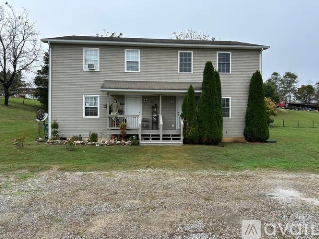 3 BR, 2.5 BA Apartment 940 Church St NE, Unit B, Christiansburg, VA 24073