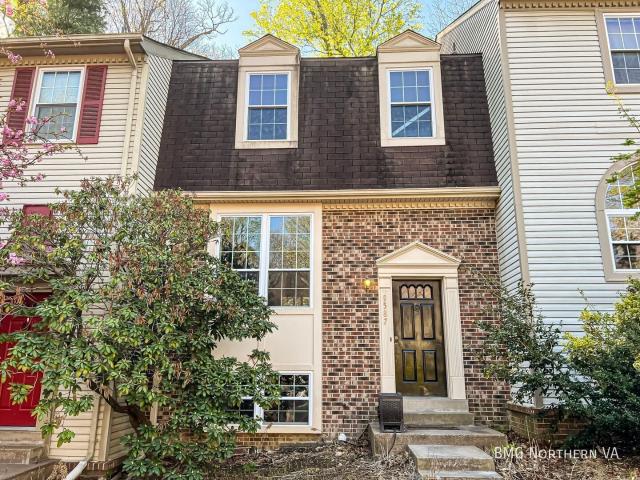 3 BR, 2.5 BA Apartment 9587 Lindenbrook St, Fairfax, VA 22031
