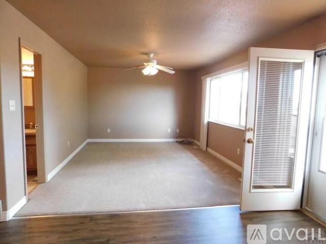 3 BR, 2.5 BA Apartment 976 South Palomar Drive, Pueblo West, CO 81007