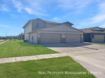 3 BR, 2.5 BA Apartment 9701 W Broek Dr, Sioux Falls, SD 57106