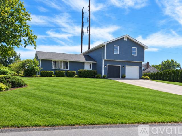 3 BR, 2.5 BA Apartment Hilltop Rd, Portsmouth, RI 02871
