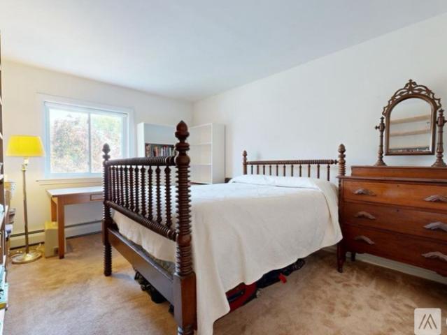 3 BR, 2.5 BA Apartment I 9 Stonehedge Drive, Unit I9, South Burlington, VT 05403