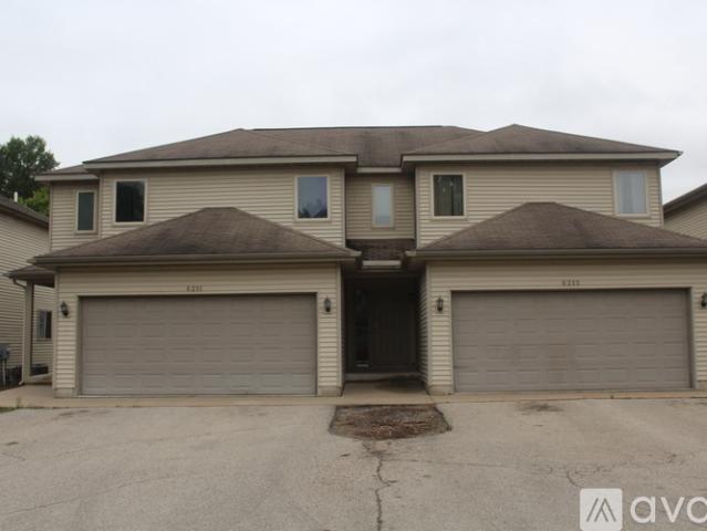 3 BR, 2.5 BA Apartment Loretta Lane, Unit 6211, Midland, MI 48640
