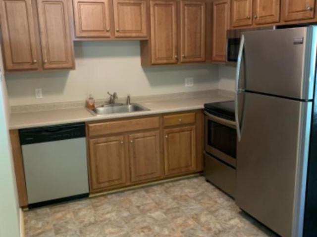 3 Br, 2 bath, Townhouse/Brownstone/RowHouse 139 S Main St