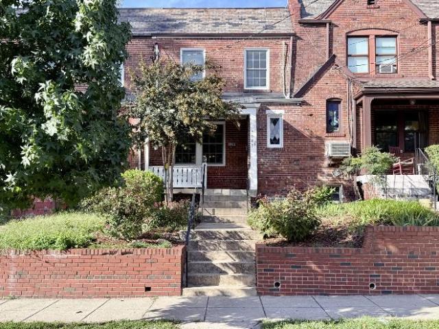 4 Br, 3 bath, Townhouse/Brownstone/RowHouse 3843 Calvert Street NW