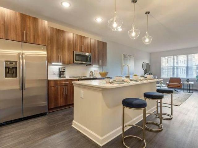 3 Br, 2 bath, Apartment 2020 Morton St