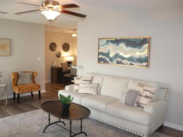 3 Br, 2 bath, Apartment 3017 Old Amy Rd