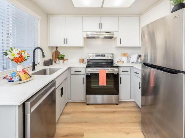 3 Br, 2 bath, Apartment 3401 Tully Rd