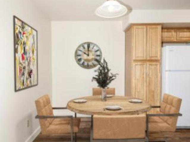 3 Br, 2 bath, Apartment 3827 San Jose Ave