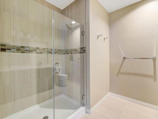 3 Br, 2 bath, Apartment 5040 Camino San Fermin
