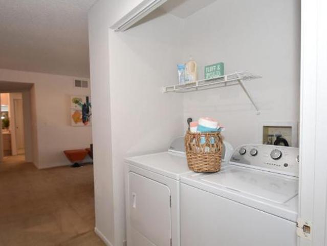 3 Br, 2 bath, Apartment 7681 Palmilla Dr