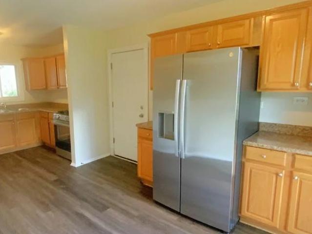 3 Br, 2 bath, Single Family 1574 Birch Ave