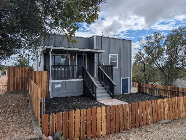 3 Br, 2 bath, Single Family 1865 Elgin St