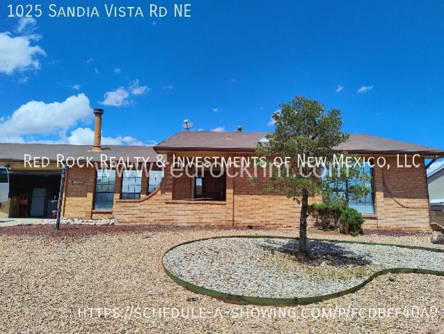 3 Br, 2 bath, Single Family 1025 Sandia Vista Rd NE