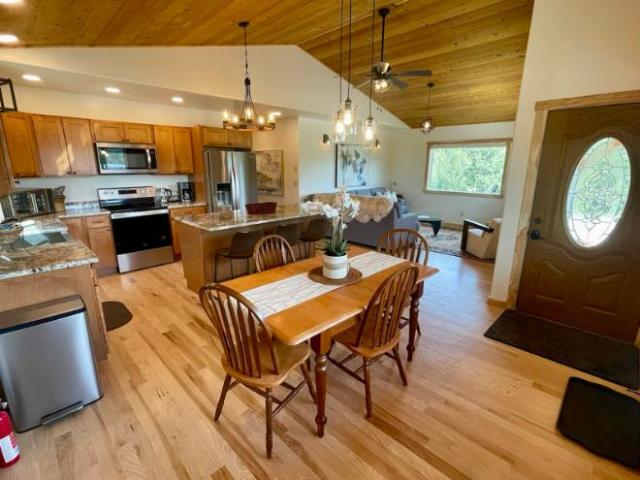 3 Br, 2 bath, Single Family 245 Kokanee Dr E