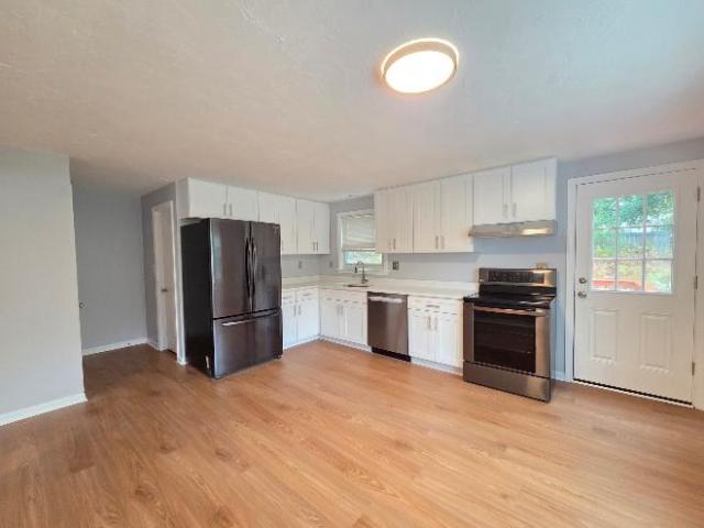 3 Br, 2 bath, Single Family 24 Andrea Drive