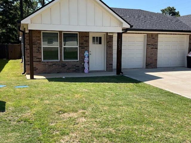 3 Br, 2 bath, Single Family 205 Isabella Street