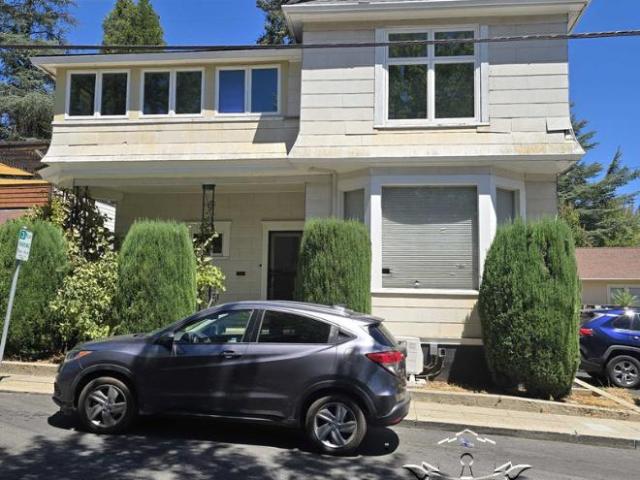 3 Br, 2 bath, Single Family 209 North Auburn Street
