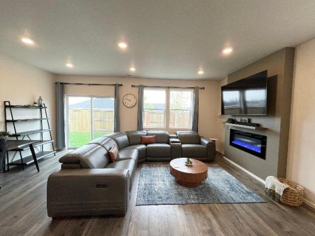 3 Br, 2 bath, Single Family 434 Greencrest St NE
