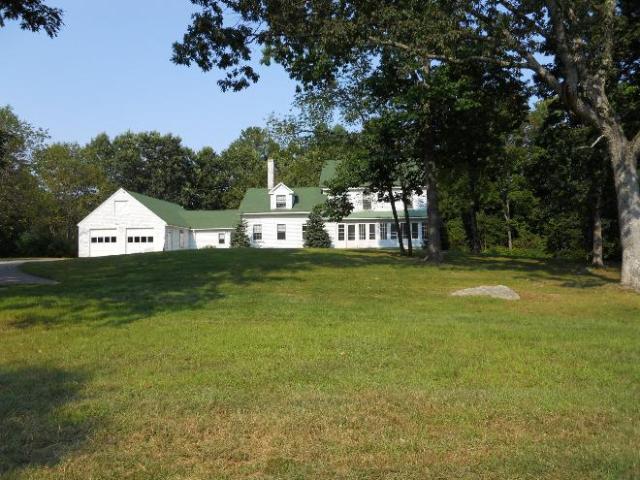3 Br, 2 bath, Single Family 66 Piscassic Rd