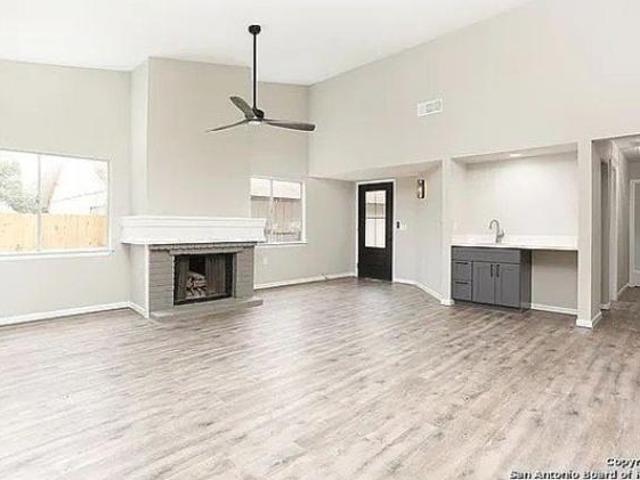 3 Br, 2 bath, Single Family 9810 Twin Saddles