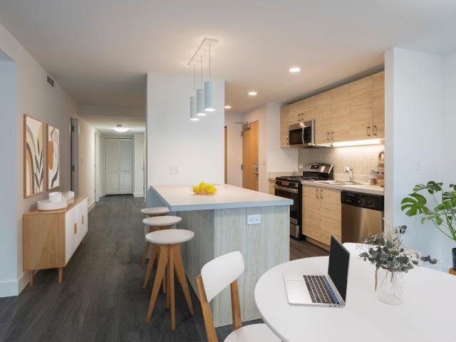 3 BR, 2 BA Apartment 1400 East 57th Street Unit 402, Chicago, IL 60637